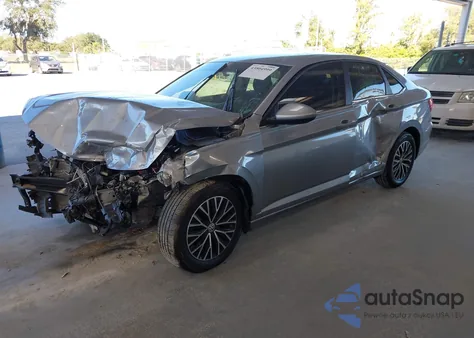 2021 Volkswagen Jetta 1.4T R-Line/1.4T S z USA, uszkodzony, nr VIN 3VWN57BU0MM012133